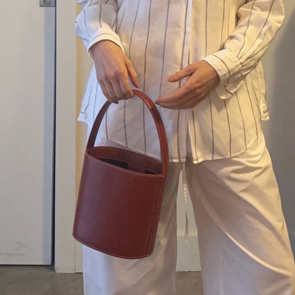 NWOT Staud Bisset bucket bag in chestnut / Bordeaux brown